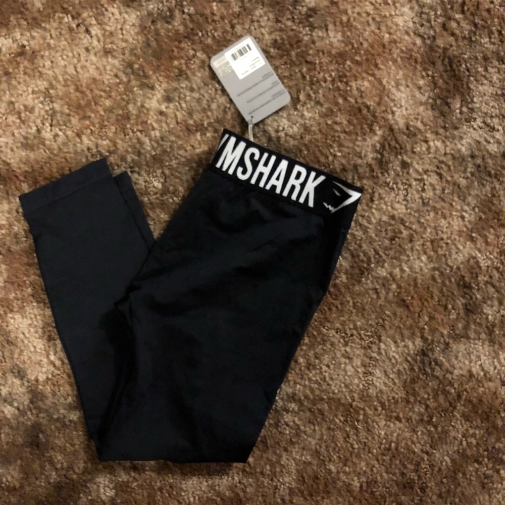 Gym shark leggings